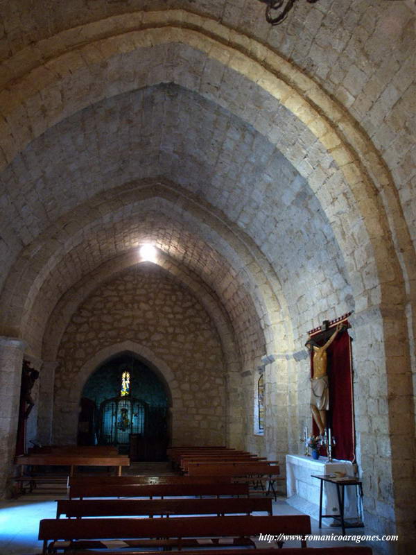 INTERIOR DEL TEMPLO HACIA LOS PIES